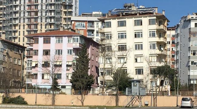 27 yıldır görenleri şaşırtan bina