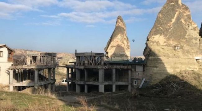 Peribacalarının yanındaki inşaatın yıkımına başlandı