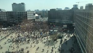 Berlin'de 40 bin kişi yüksek kira fiyatlarını protesto etti