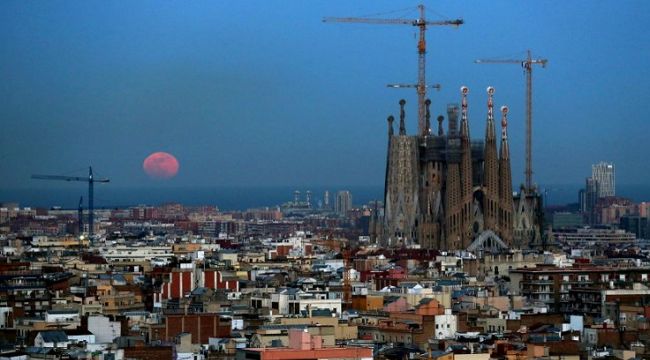 Sagrada Familia'ya 137 yıl sonra inşaat izni