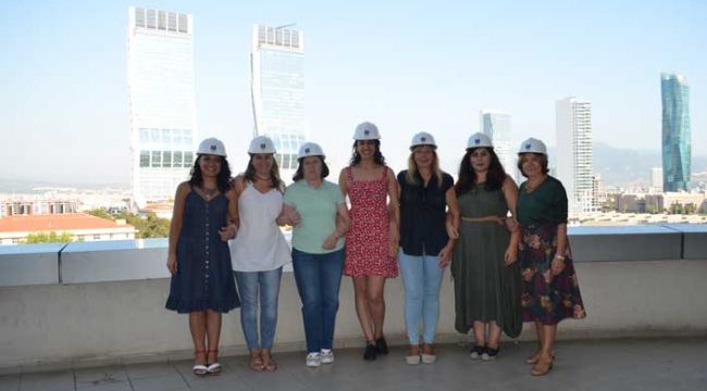 Beyaz Baretli Kadınlar!