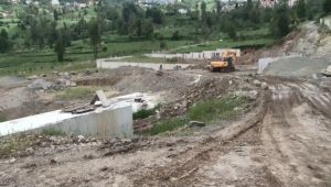 Rize'de stat inşaatı bir mahallenin kaymasına neden oldu