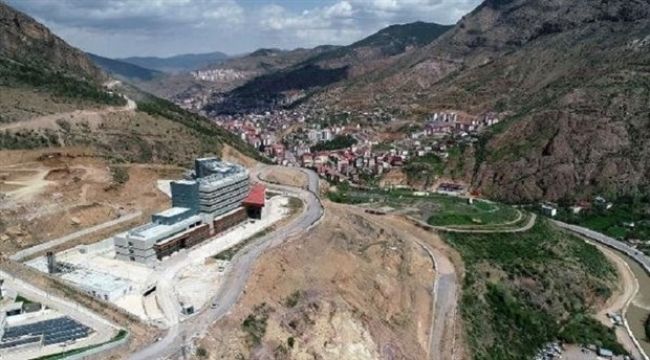 Tamamlanan hastane heyelan riskinden dolayı açılamıyor