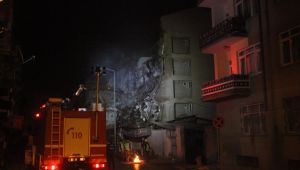 Depremde hasar gören 2 binanın daha yıkımı gerçekleştiriliyor 