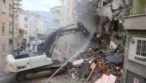 Kötü amaçlı kullanılan metruk binalar yıkılıyor 