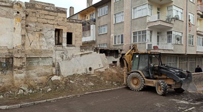 Nevşehir’de metruk binalar yıkılıyor 