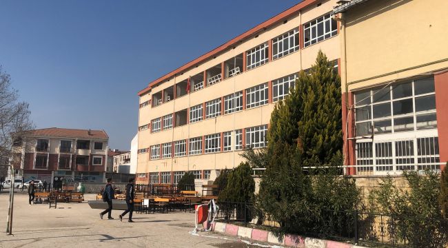Bursa'da binlerce mezun veren Gemlik Endüstri Meslek Lisesi yıkılıyor 