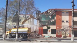 Antalya'da depreme dayanıksız okullarda yıkım çalışması başladı 