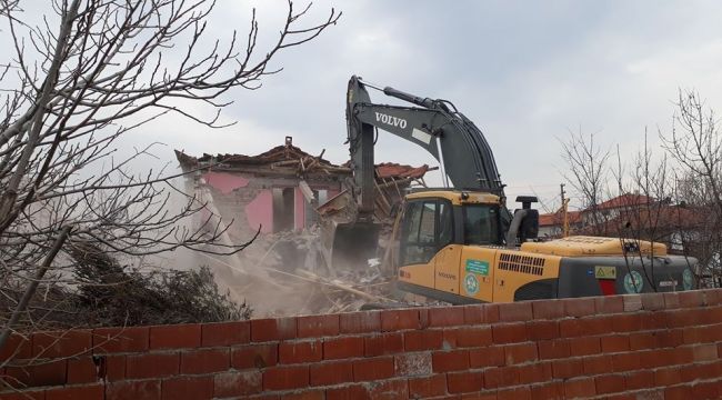 Manisa'da depremde hasar gören 151 binanın yıkımı tamamlandı 