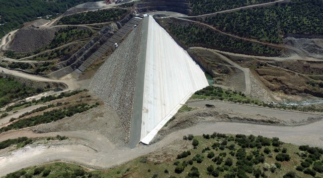 Dev barajın gövdesi tamamlandı