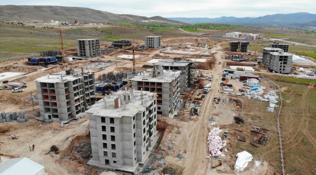 Elazığ’da deprem konutları hızla yükseliyor, bazılarının kaba inşaatı bitti 