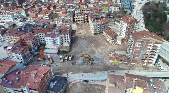 Elazığ'da depremde hasar gören bir mahallede daha yıkım başladı 