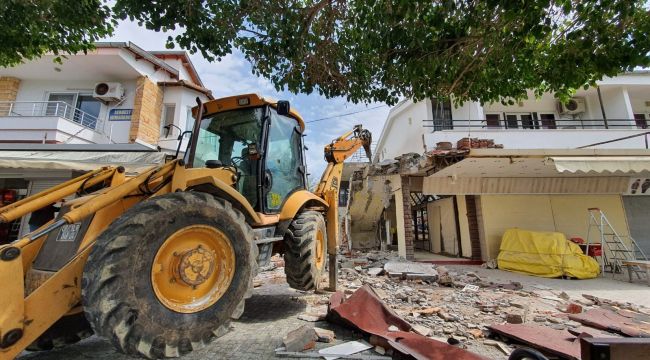 Mimari projeye aykırı kaçak yapı yıkıldı