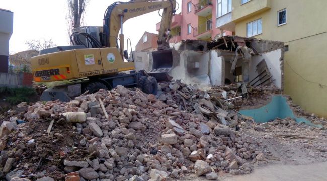 Osmangazi metruk binalardan temizleniyor