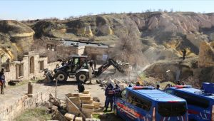 Kapadokya'daki kaçak yapılar yıkıldı 