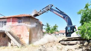 Yeşilyurt Belediyesi metruk evleri yıkıyor 