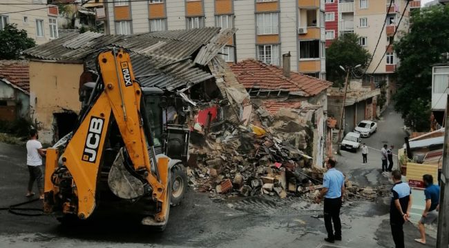 Eyüpsultan’da metruk binaların yıkımı devam ediyor 
