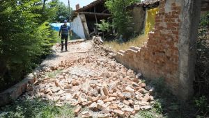 Manisa’daki depremin hasarları ortaya çıkmaya başladı 