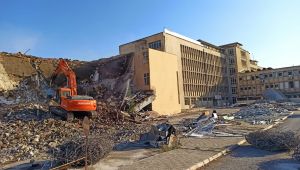Eski SSK hastanesinin yıkımı başladı 