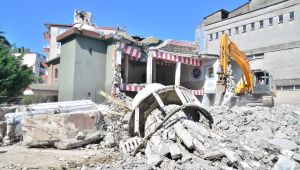 Kıblesi yanlış cami 64 yıl sonra yıkıldı 