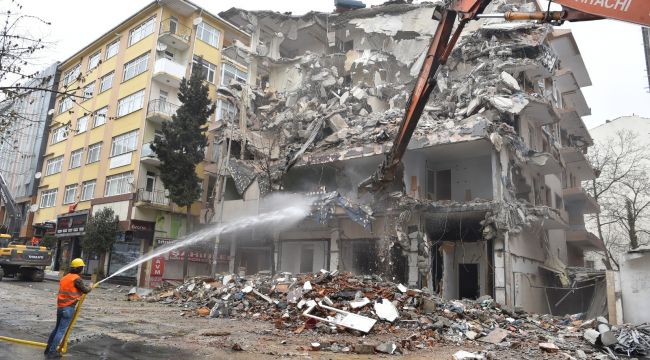 Avcılar’da bir yılda 140 binanın yıkımı tamamlandı