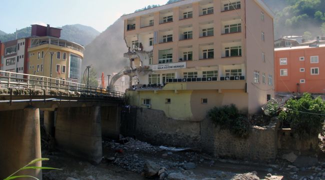 Dereli’de 15 binanın yıkım gerçekleştirildi