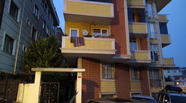 Gaziosmanpaşa'da toprak kayması 5 katlı bina boşaltıldı