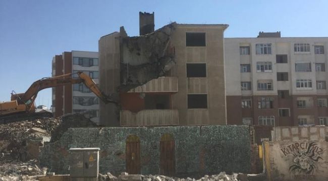 İpekyolu ilçesinde kaçak, ağır hasarlı yapılar ortadan kaldırılıyor