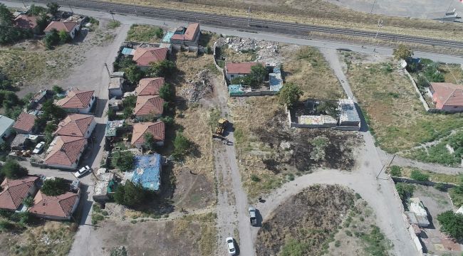 Yunus Emre’de köhne yapılar birer birer yıkılıyor