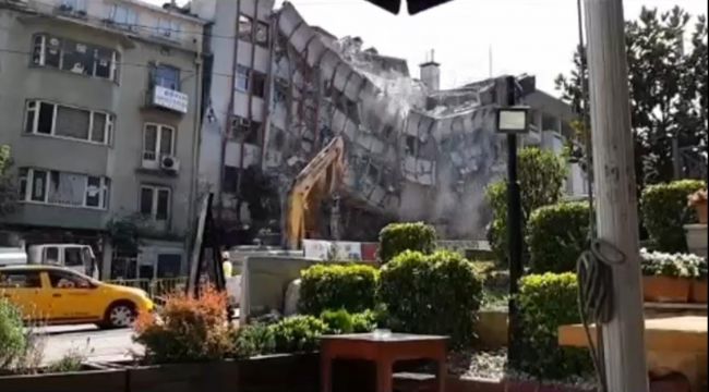 Bursa'da tarihi dönüşüm için 6 katlı bina yıkıldı