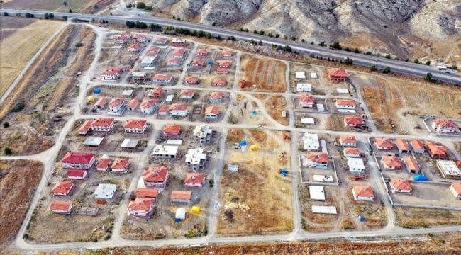 &#039;Obruklu köy&#039;ün sakinleri yeni ve modern köylerine taşınıyor