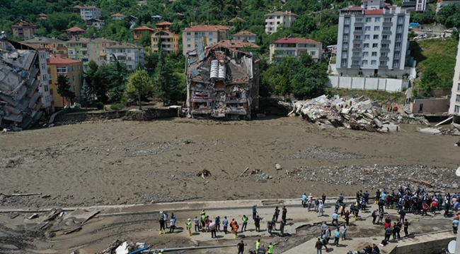 Selde yıkılan binanın müteahhidine gözaltı