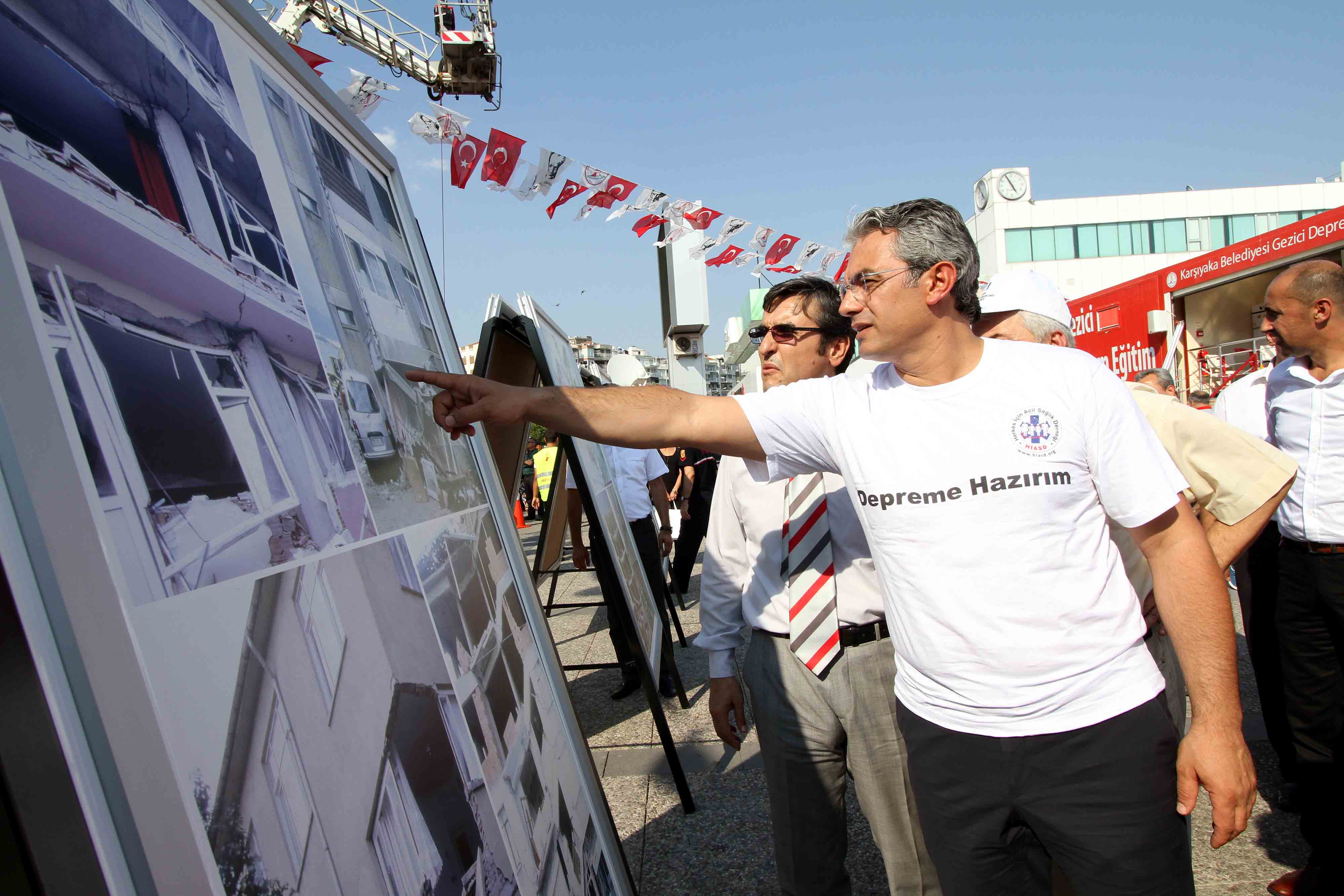 Karşıyaka’da 100 bin kişiye ‘afet’ eğitimi 