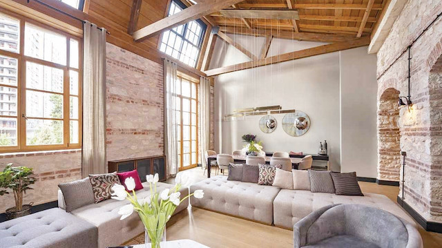 150 yıllık lojmanlar şimdi lofta dönüştü